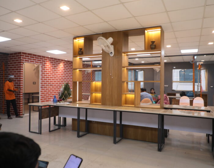 Deskro- Hazratganj